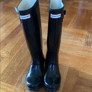 Hunter tall rain boots in black, size 5.